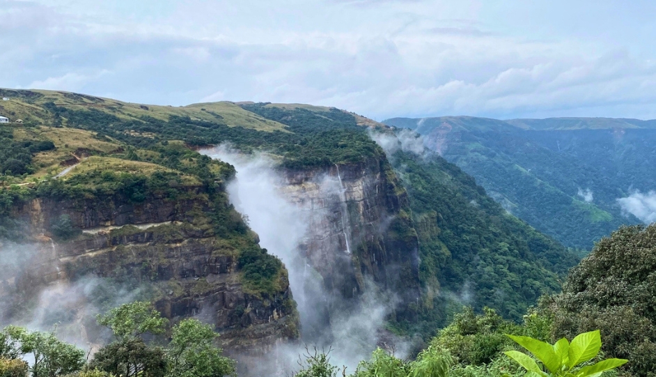 Best Waterfalls in Meghalaya for a Monsoon Trip